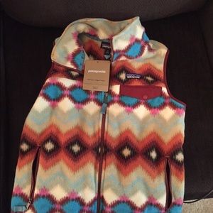 NWT women’s Patagonia pattern zip up vest- medium